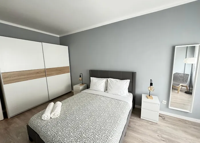Cozy 2- Bedroom Apt Near Lisbon & Sintra