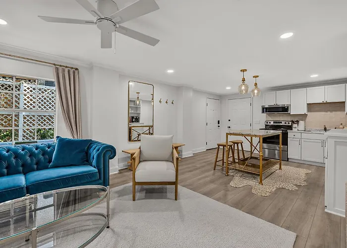 New Designer Coastal Retreat And Walk To Redfern