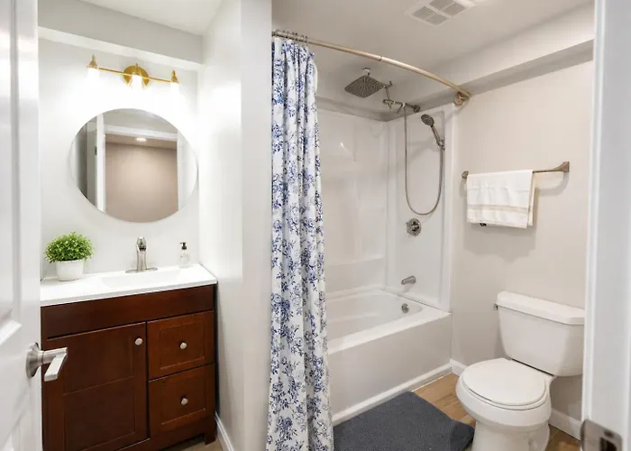 Modern 2 Bed 2 Bath Walk To Beach And Train 15 Min Airport 25 Min To Salem