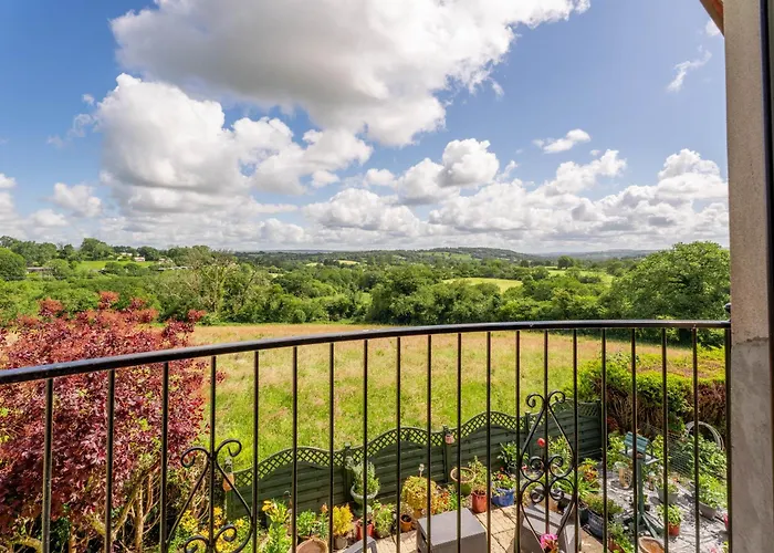 Country View Apartment