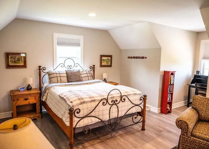 Kettle Moraine Flat By Simple Life Rentals