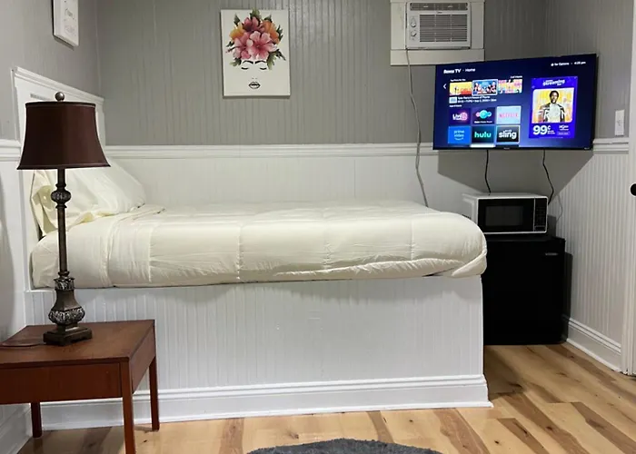 Brooklyn'S Cozy Apartment Pets Welcome Close To Airport