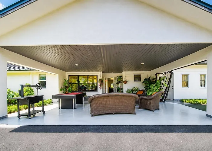 Miami Private Resort, 2 Hot Tubs, Gym, Billiards, Sleeps 12