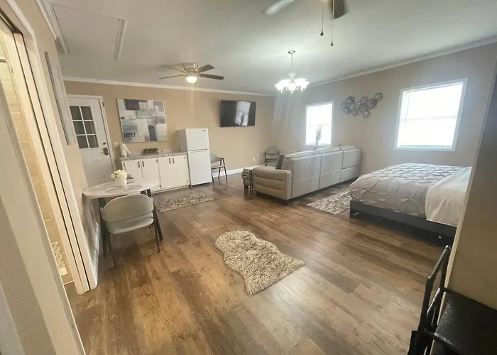 Cozy, And Modern Front Water Apartment