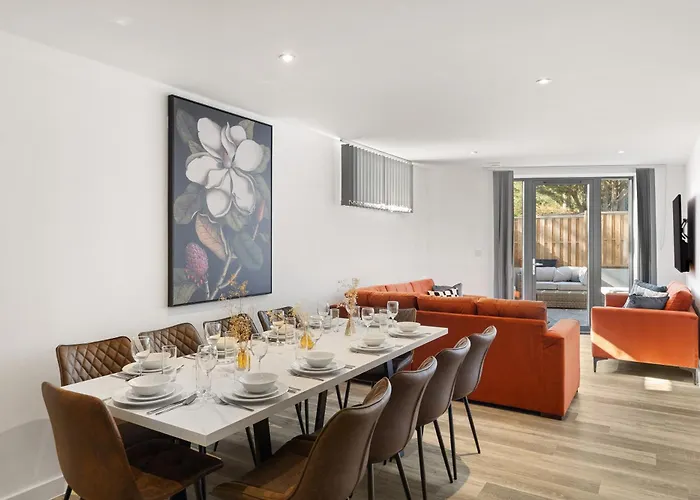 Awesome Wembley Apartment Sleeps 11