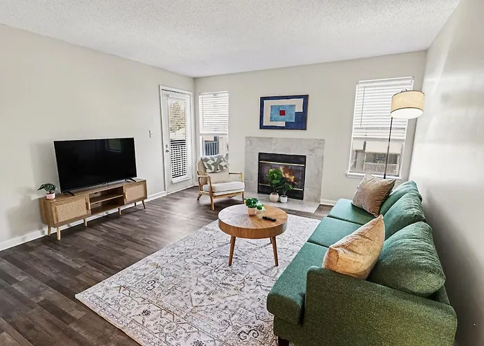 Bright And Spacious 2Br With King Bed, Pool, Gym Near Uab & Hospitals