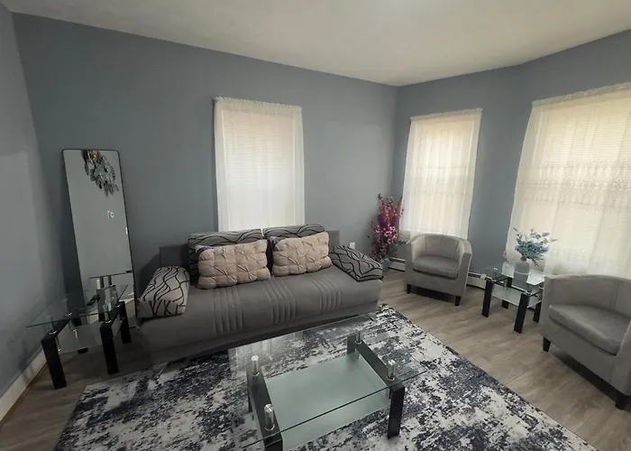 Beautiful Apartment Walking Distance To Stadium!