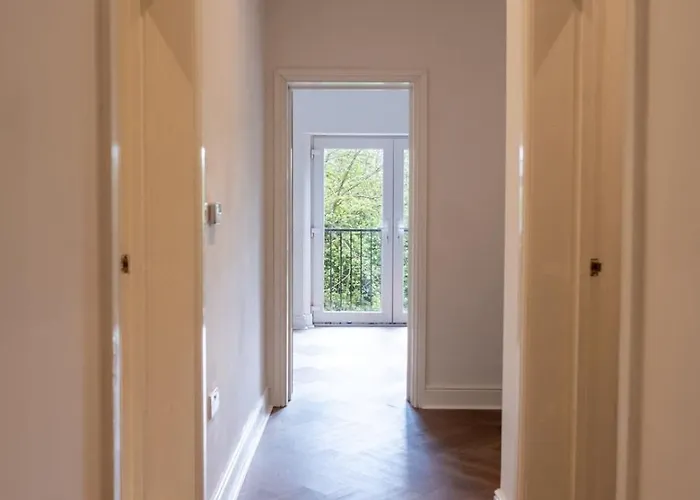 2 Bedroom Apartment- Private Parking