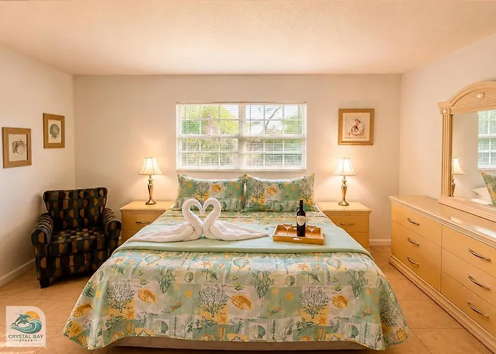 Crystal Bay Stays A Stylish 2Br 2Ba Coastal Getaway To 7 Min To Drive To Beach