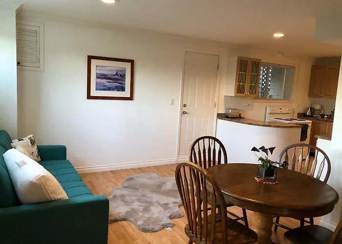 Spacious Adorable One Bedroom In Friendly North Vancouver