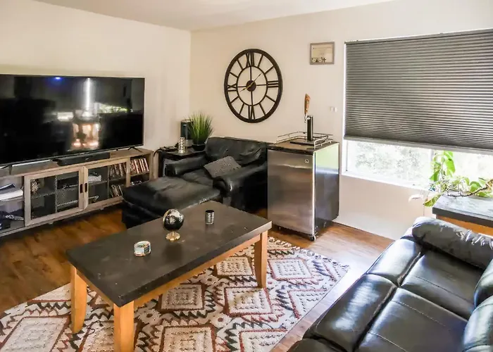 Escondido Urban Stay - Stylish 2Br Apartment