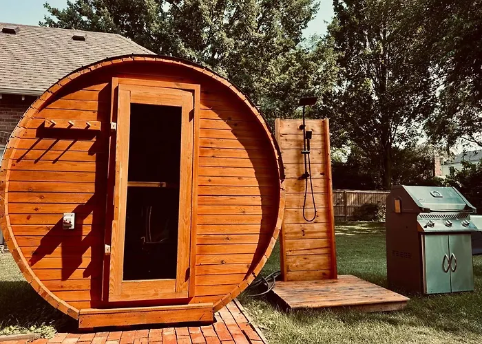 Modern Zebra Suite With Sauna Near Niagara