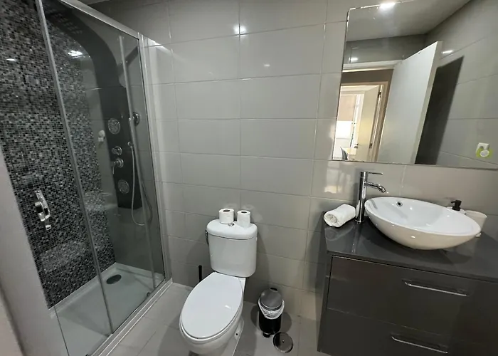 Cozy 2- Bedroom Apt Near Lisbon & Sintra