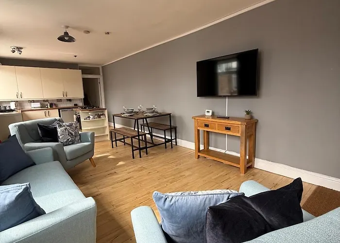 Sea View Flat - 3Bed2Bath In Central Whitley Bay