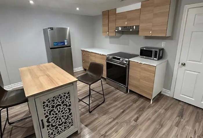 Cozy 2 Bedroom Suite - Near Bayview & Steeles & Finch Station