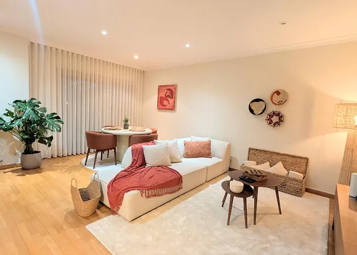 Elegant Metro Apartment Free Parking