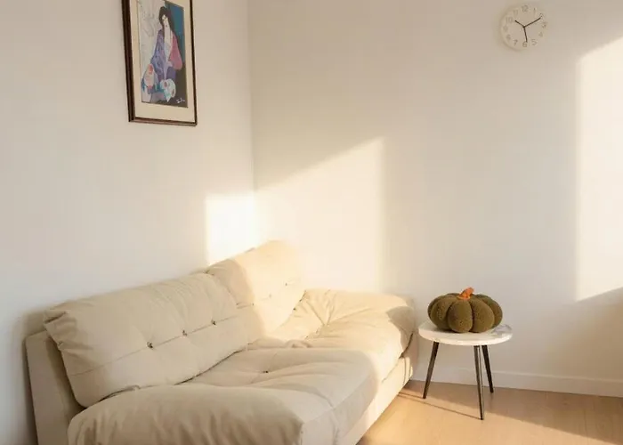 Modern Cozy Suite With Ac Near Metrotown Burnaby