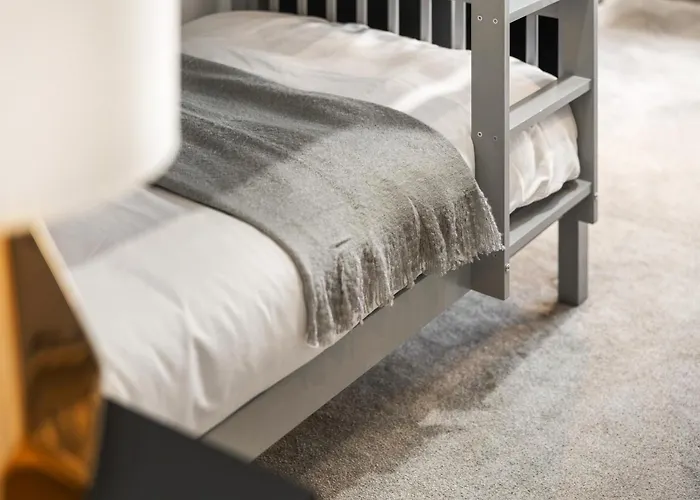 Awesome Wembley Apartment Sleeps 11