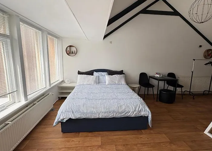 Studio In Hilversum Center - Walk To Station - 20 Mins Train To Amsterdam