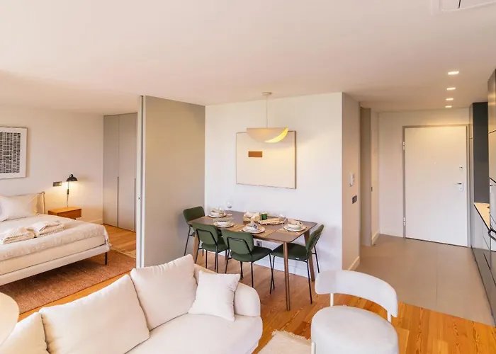 Premium Flat, Balcony, Metro, Porto Business School