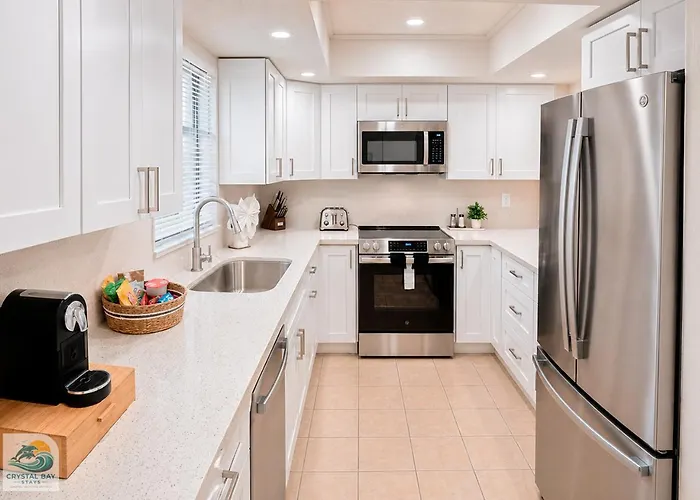 Crystal Bay Stays A Stylish 2Br 2Ba Coastal Getaway To 7 Min To Drive To Beach