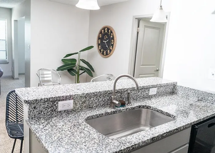 2Br 2Ba Huntsville City Center