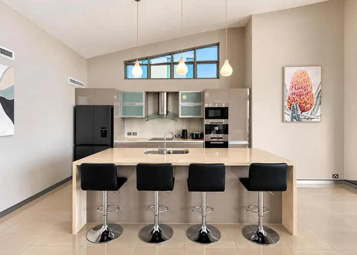 Redcliffe 3-Bedroom Waterfront Penthouse