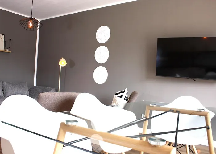 Modernes Apartment Fuer Arbeit & Erholung - 6 Personen