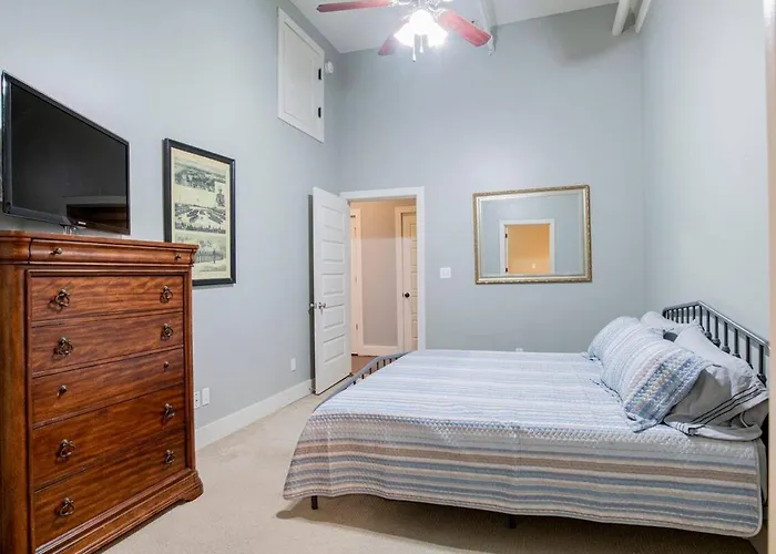 Downtown Mobile Gem Steps From Cruise & Train Terminals