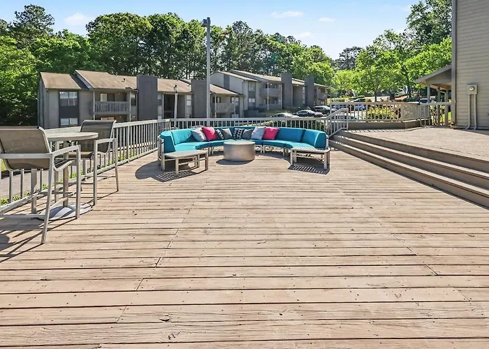 Great For Mid Or Long Stays - Pool, King Bed, Gym