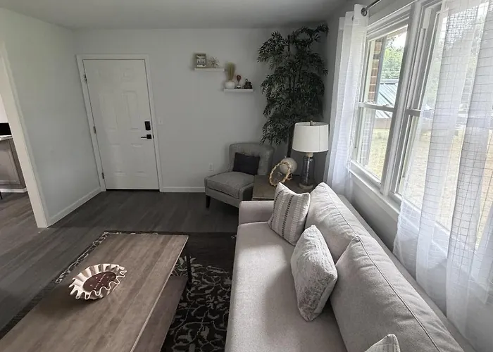 Crewe Corner Apartment D