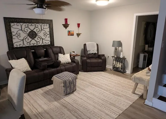 Cozy Hideaway Guest Suite