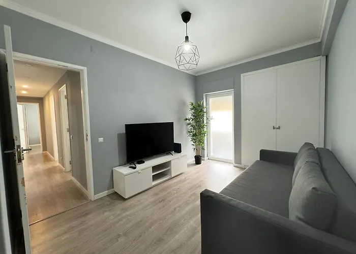 Cozy 2- Bedroom Apt Near Lisbon & Sintra