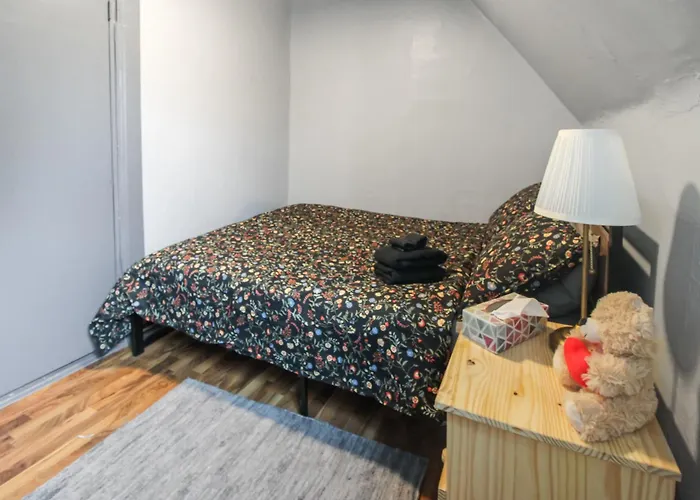 Downtown Moncton Oasis - Sleeps 5 - Walk To Riverfront & Avenir Centre