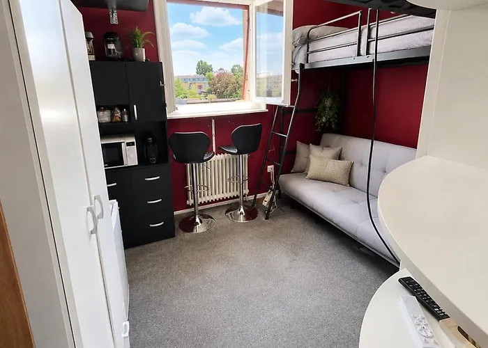 Nyon Red Room