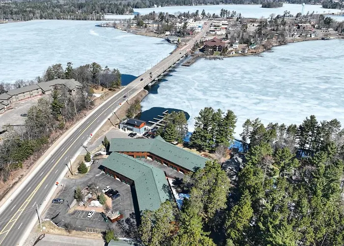 Condo On Lake Minocqua, Walk To Downtown Dock Available