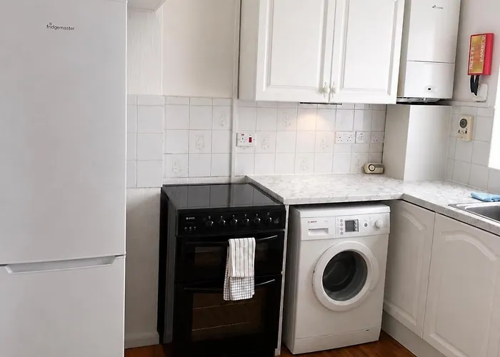 Bright & Beautiful 3Br House With Garden