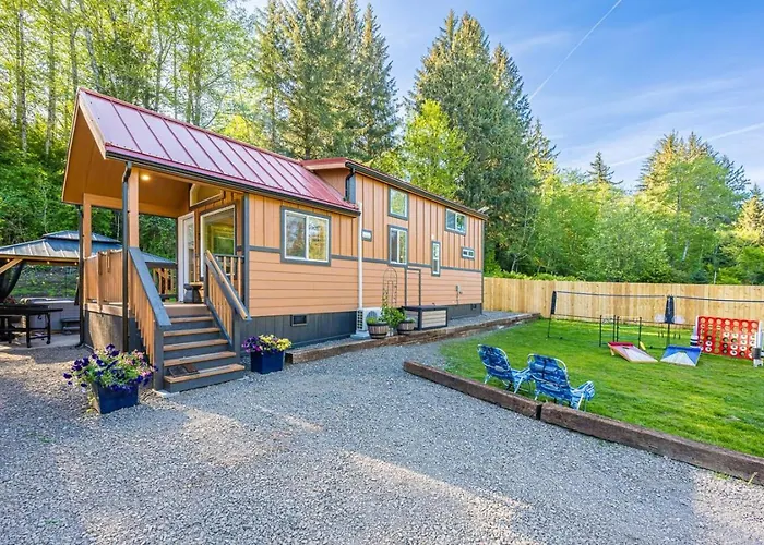 New Luxury Tiny Home With Covered Hot Tub And Fire Pit