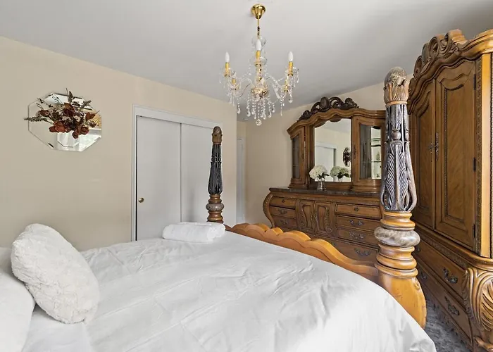 Elegant 2 Bedroom Apt With Free Parking On 2Nd Floor