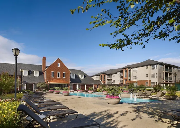 Ave Somerset - Stylish Apartment Community