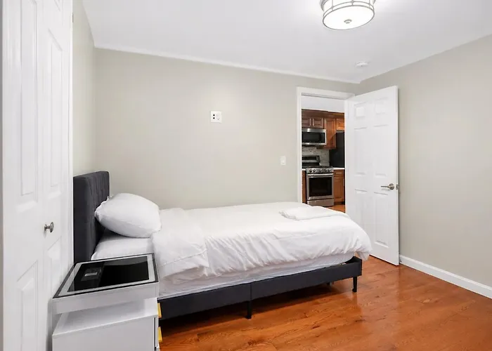 Modern 2 Bed 2 Bath Walk To Beach And Train 15 Min Airport 25 Min To Salem