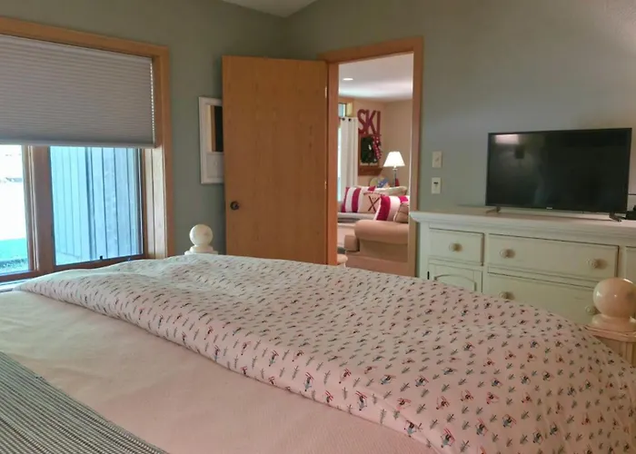 2Br Ski-In/Ski-Out Condo With Fireplace, Patio, And Full Kitchen