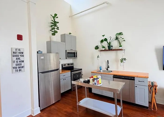 The Allman Loft, Walk To Food, Bars And Coffee