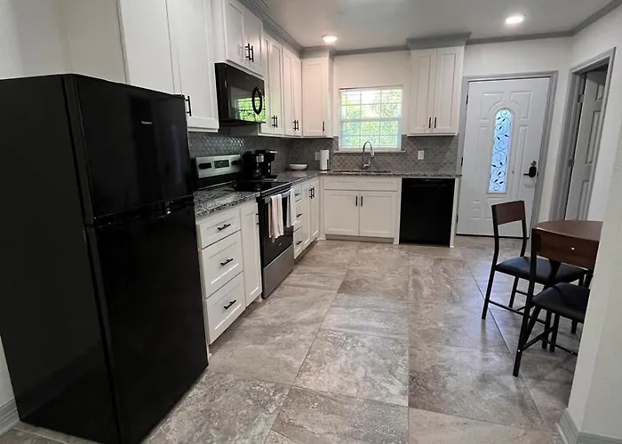 Lovely Entire Apartment In Tyler