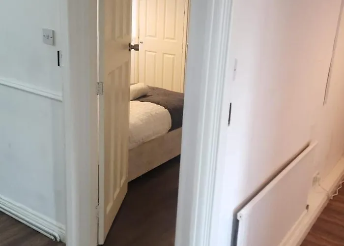 Lush Stays L Spacious 3Bdr L Sleeps 5 L Secure Parking L Fast Wi-Fi L Longterm Rates Available