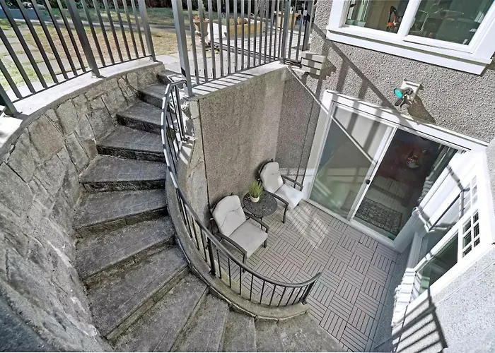 Modern 2Br Home - Prime West Vancouver Location