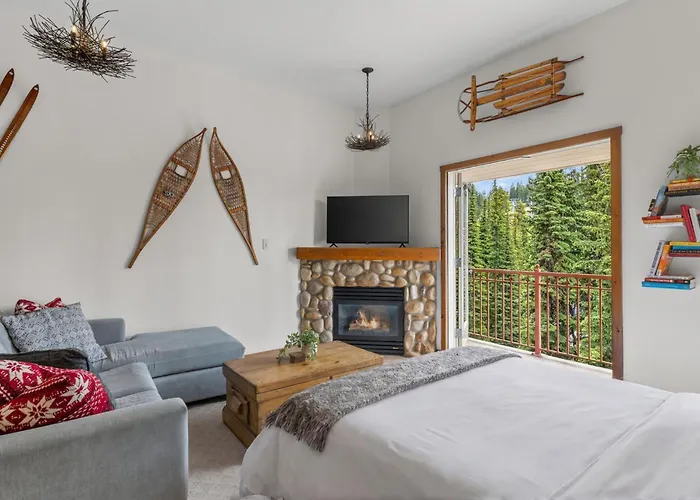 Trailside Escape A Ski-In Ski-Out Studio In Silverstar