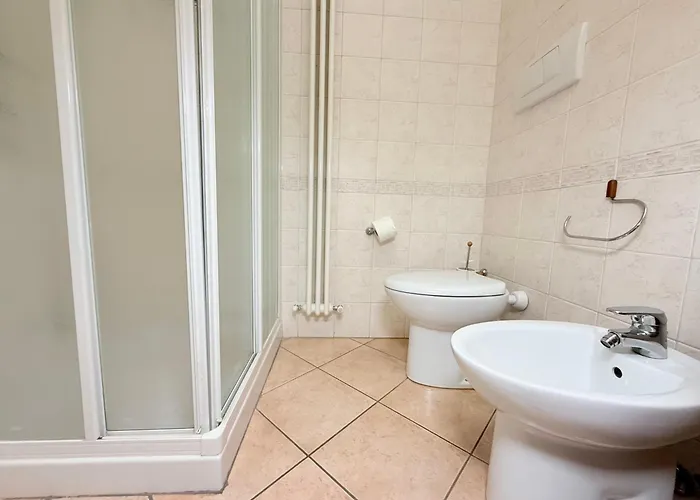 P099- Porto Recanati, Elegante Porzione Di Villa Con Giardino