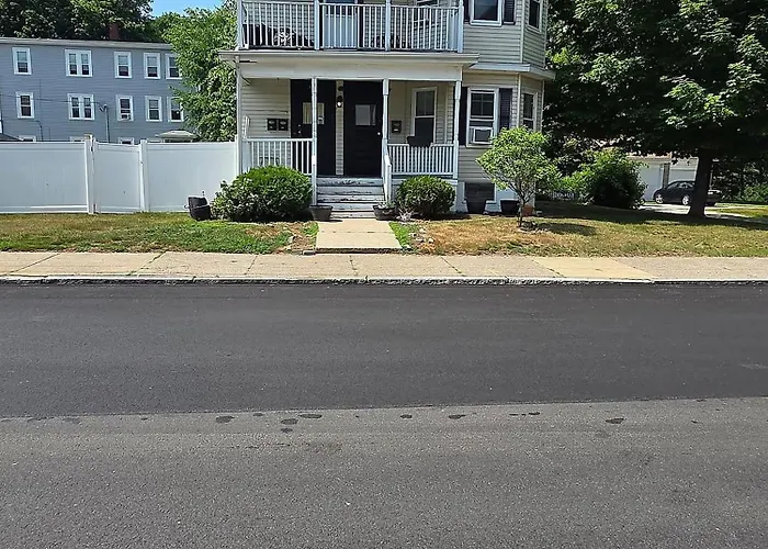 Sleeps 6 Near Boston, Providence & Gillette