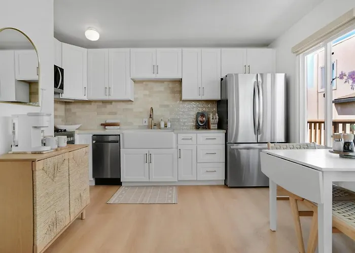 Beachside 1Br Escape - King Bed & Full Kitchen